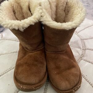 Good/Play UGGS Girls Size 10